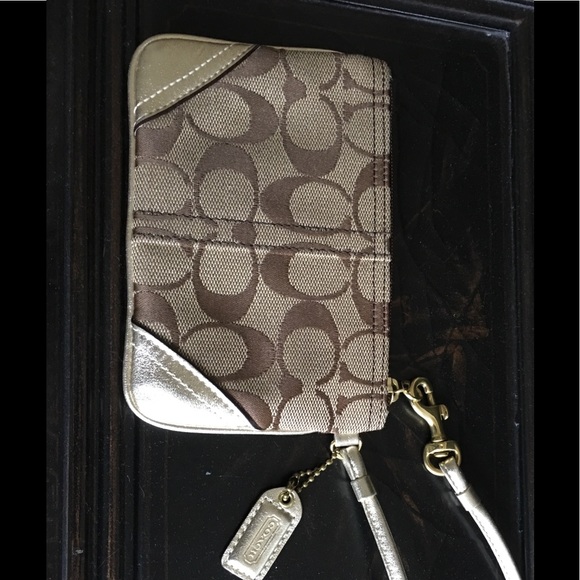 Coach Handbags - Coach Wristlet